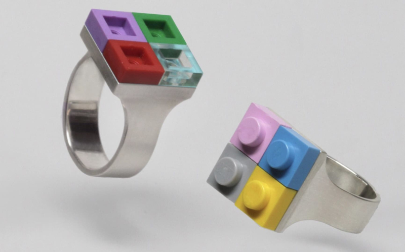 Studio GOGO представила кольца, которые можно кастомизировать кубиками Lego Studio GOGO представила кольца, которые можно кастомизировать кубиками Lego