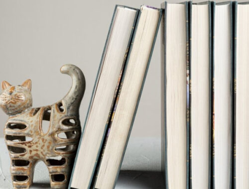 Читаем с комфортом: 5 книжных подставок, которые освободят руки