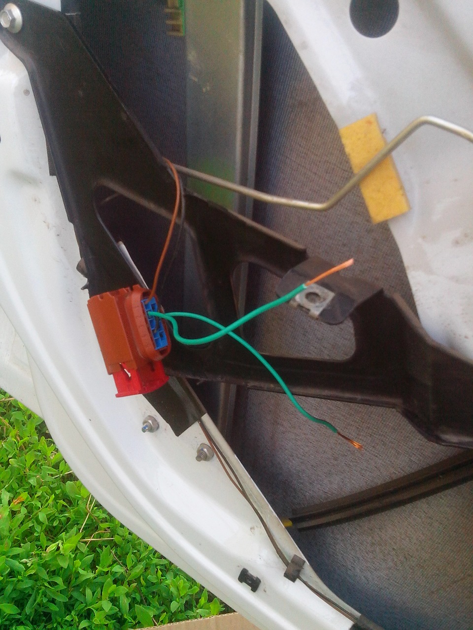 Центральный замок при установке сиги - Lada Гранта, 1,6 л, 2014 года электроника