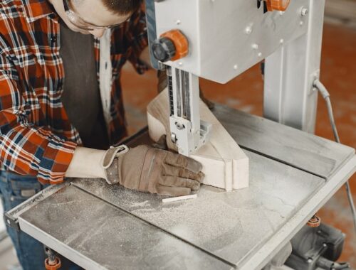Как выбрать отрезной станок для плитки и камня