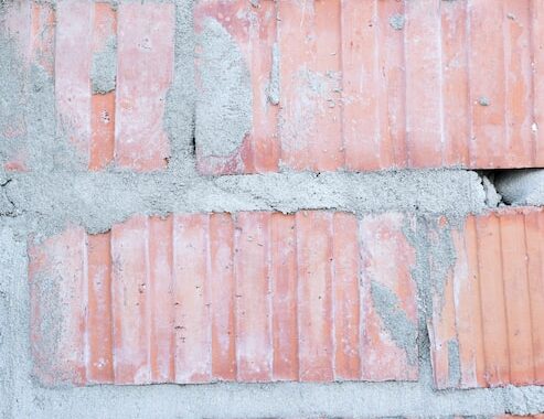 Какой кирпич лучше для строительства дома — керамический или силикатный