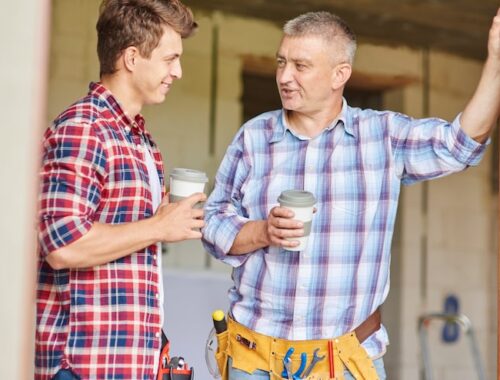 Монтаж сайдинга вокруг окна с откосами